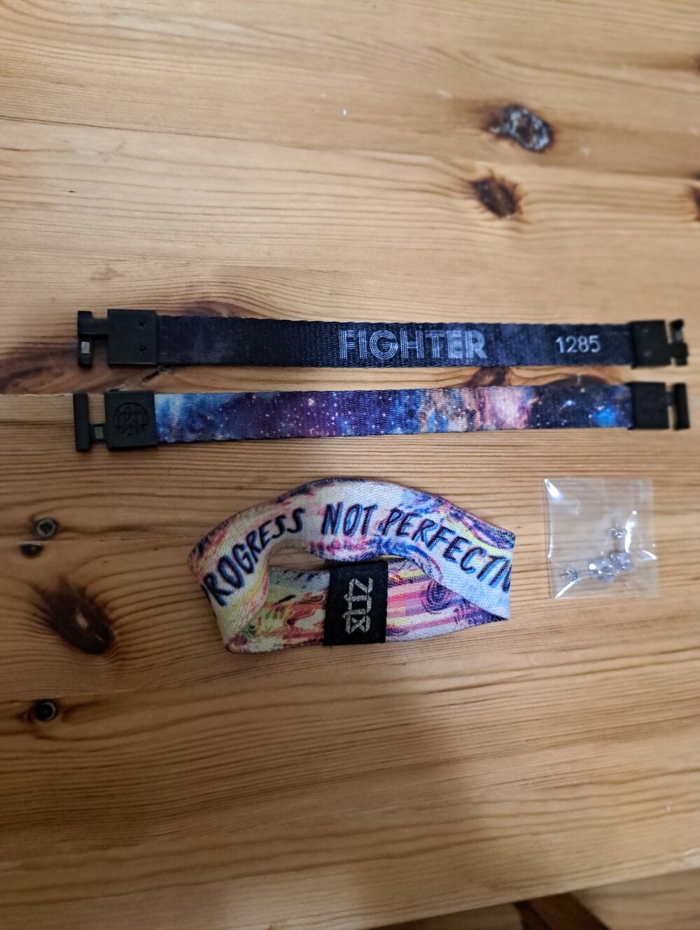 Zox Applewatch Wristband Set With Stud Earrings